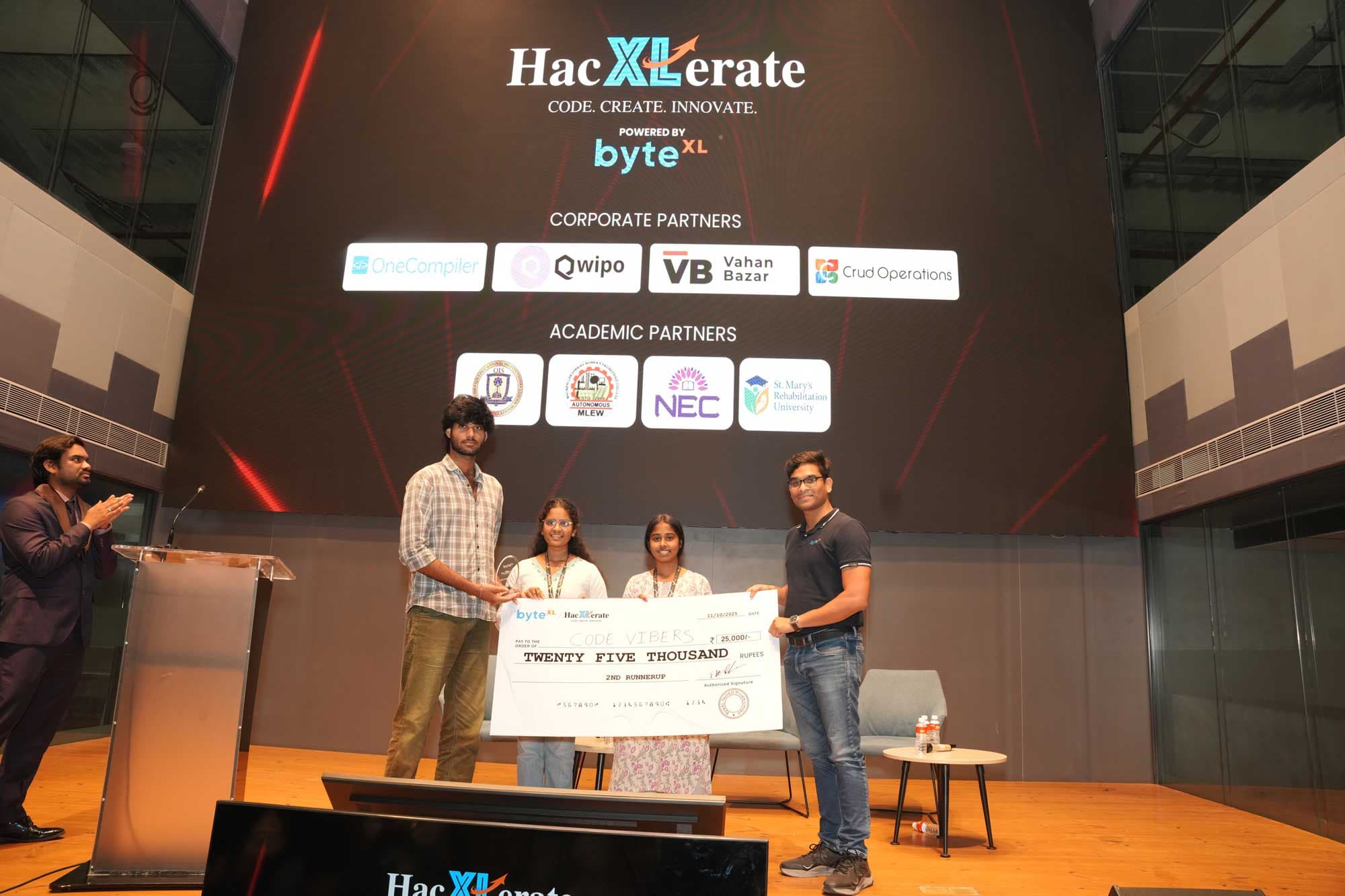 A winning team receiving a ₹25,000 prize cheque